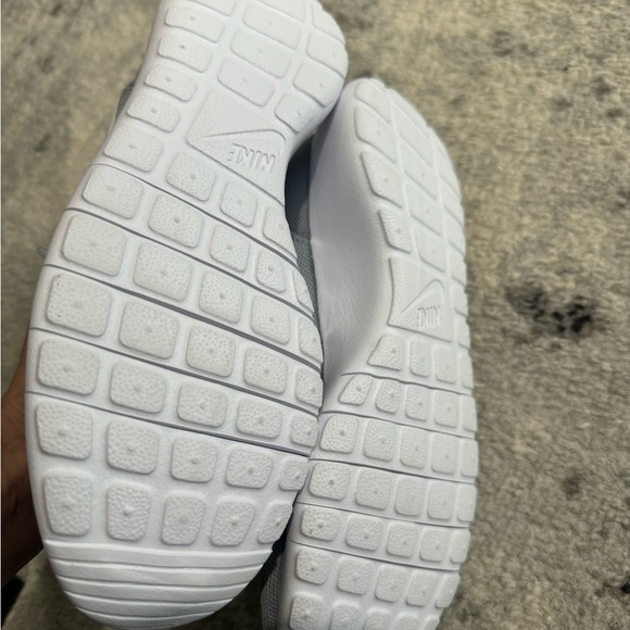 Wmns Roshe One 'Cool Grey' - Picture 3 of 6